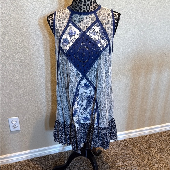 Umgee Dresses & Skirts - Umgee Elegant Blue and White Lace Dress